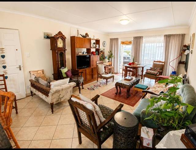 3 BEDROOM HOUSE FOR SALE IN FRAAIUITSIG